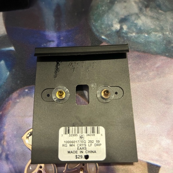 Nwt. INC dangle crystal and pearl earrings. - Picture 4 of 6